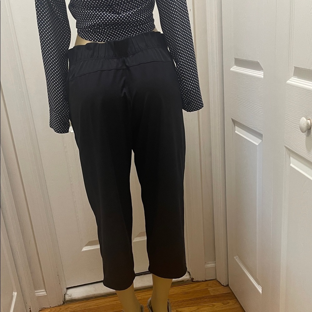lululemon athletica Black Cropped Elastic-Waist Active Pants